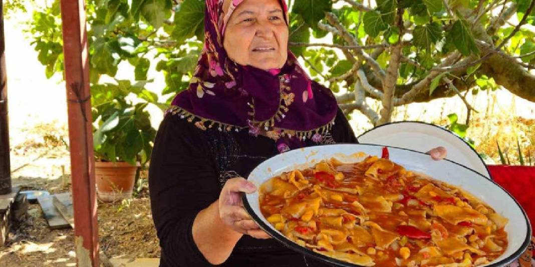 Nesilden nesle aktarılan kültür! Tek ocakta pişiyor, kokusu tüm mahalleyi sarıyor: İmece hazırlık herkesin karnını doyuruyor 3